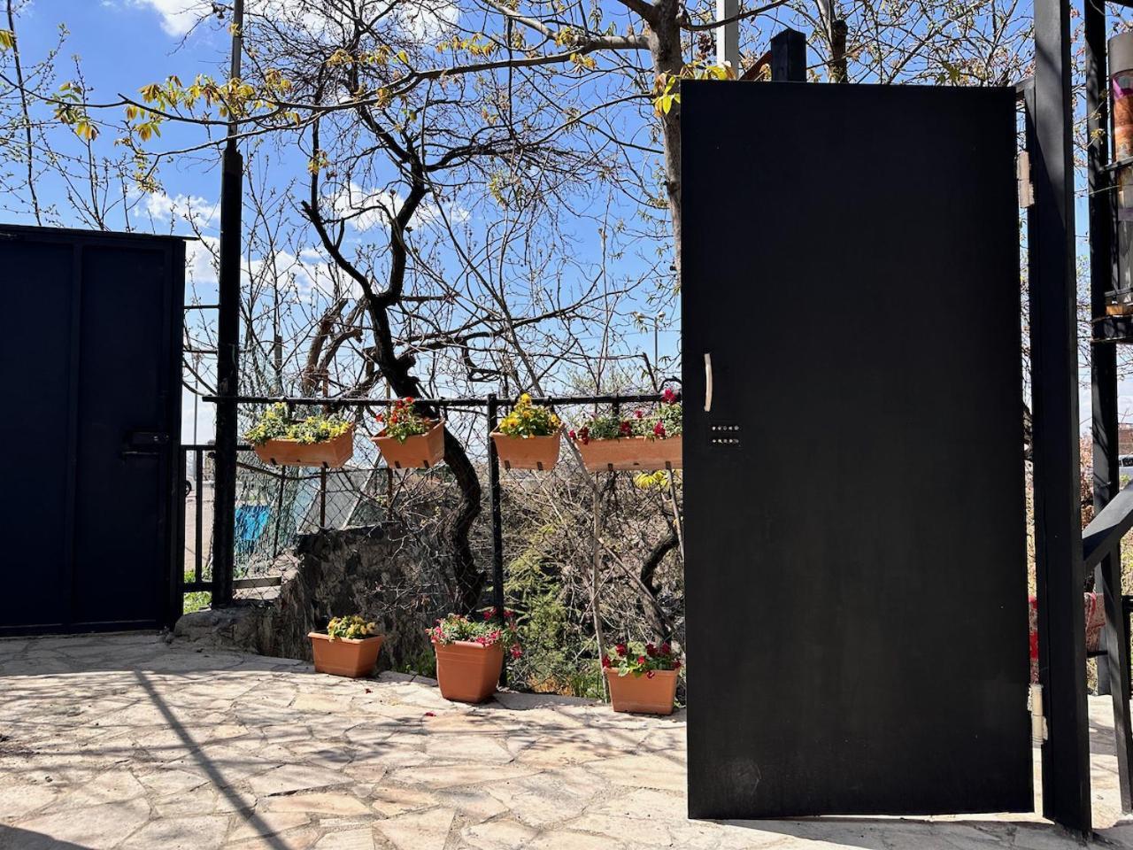 Cosy Studio With Beautiful Garden Erivan Exterior foto